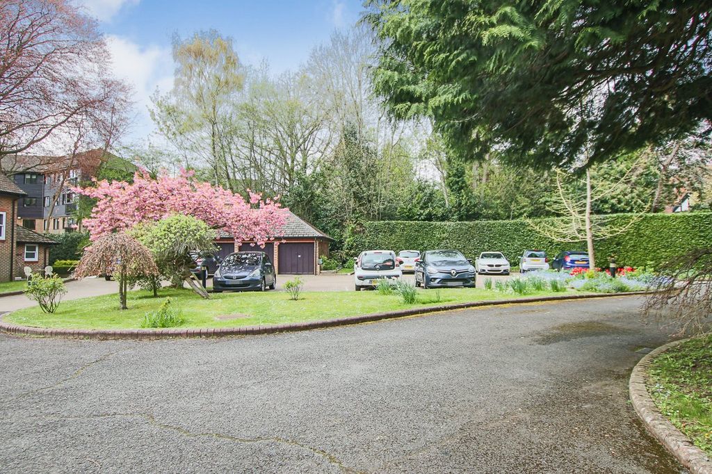 Additional image 8 of 2 bed flat for saleFairfield Road, East Grinstead RH19