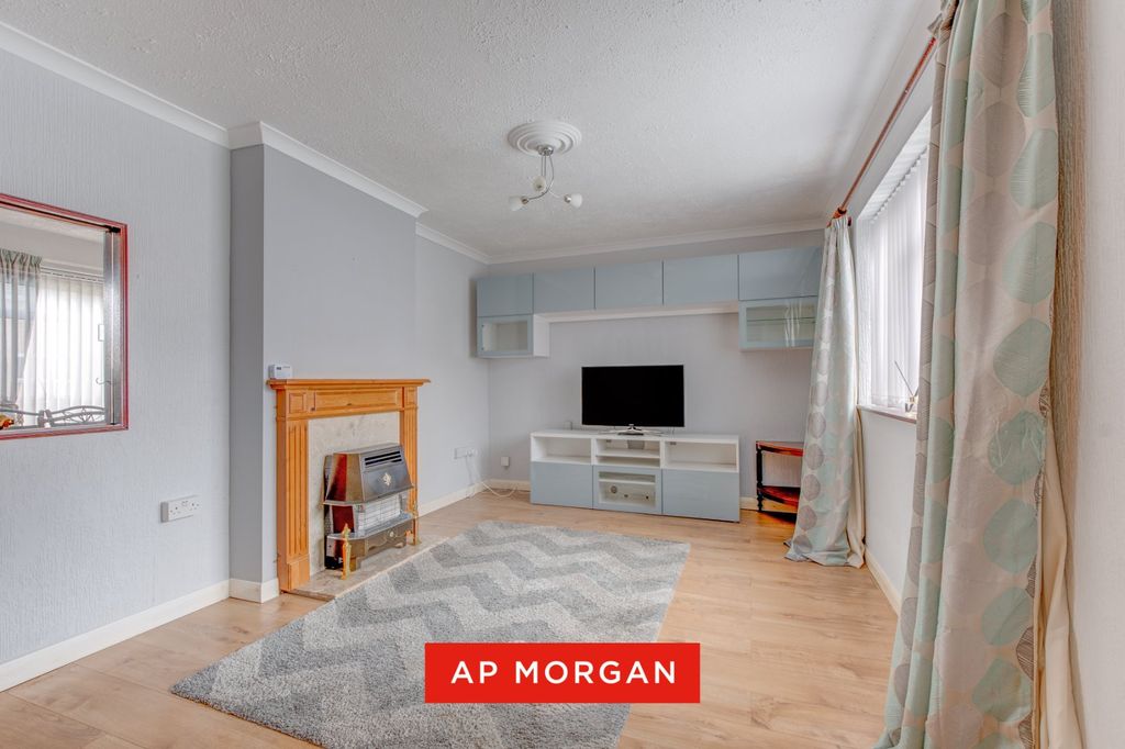 Property photo 2 of 13 Picture No. 11