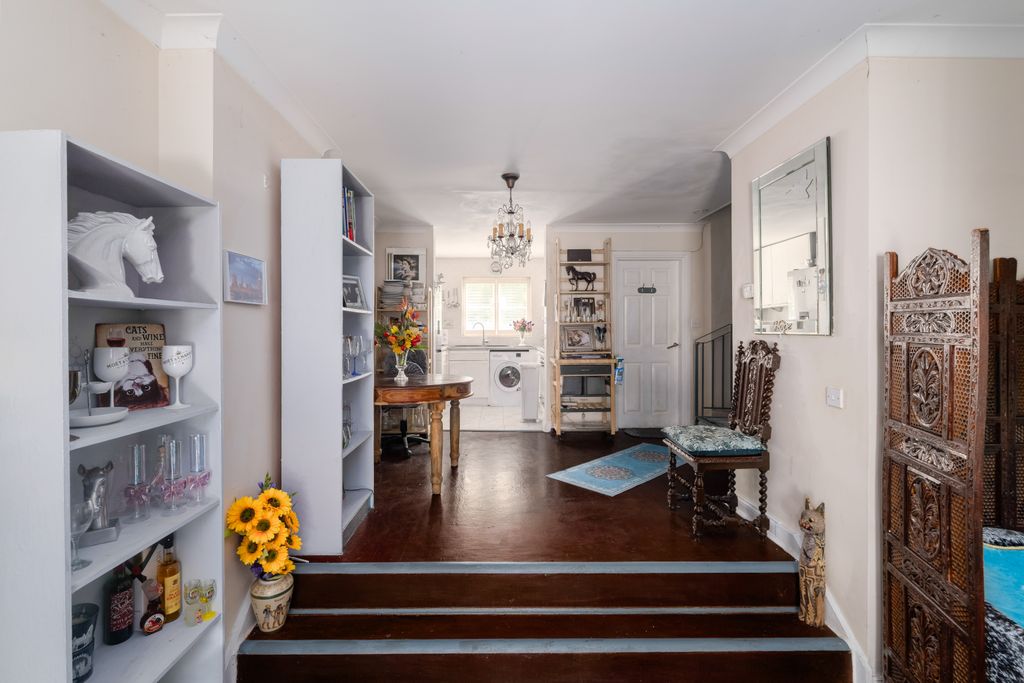 Property photo 3 of 11