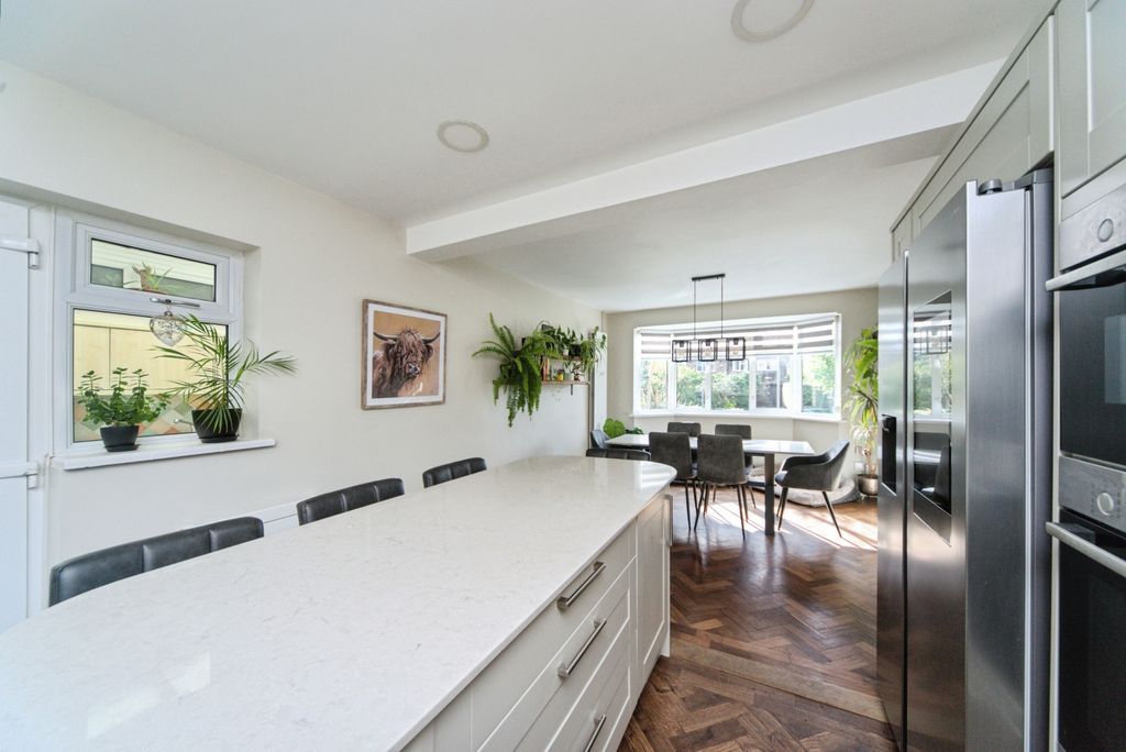 Property photo 3 of 20 Kitchen/Dining Room
