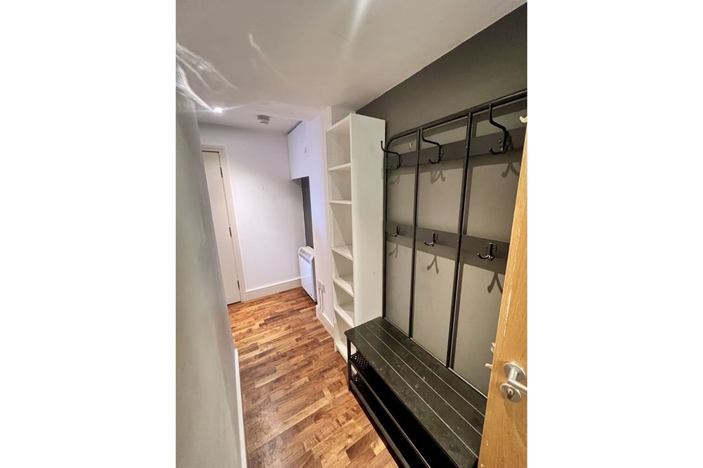 Property photo 3 of 18 Entrance Hall