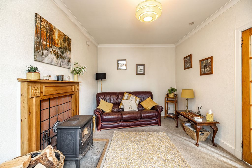 Property photo 2 of 25 Sitting Room
