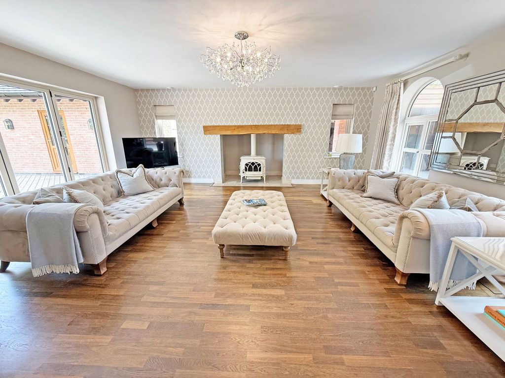 Property photo 2 of 39