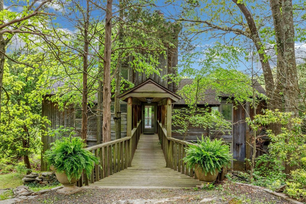 Property photo 1 of 20