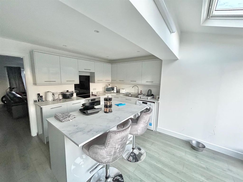 Property photo 3 of 6 Kitchen 2.Jpg