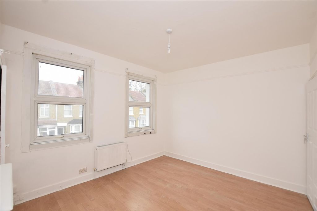 Property photo 3 of 13 Bedroom 1.Jpg