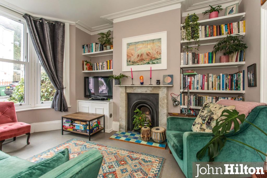 Property photo 3 of 19 .Brading Road18.Jpg