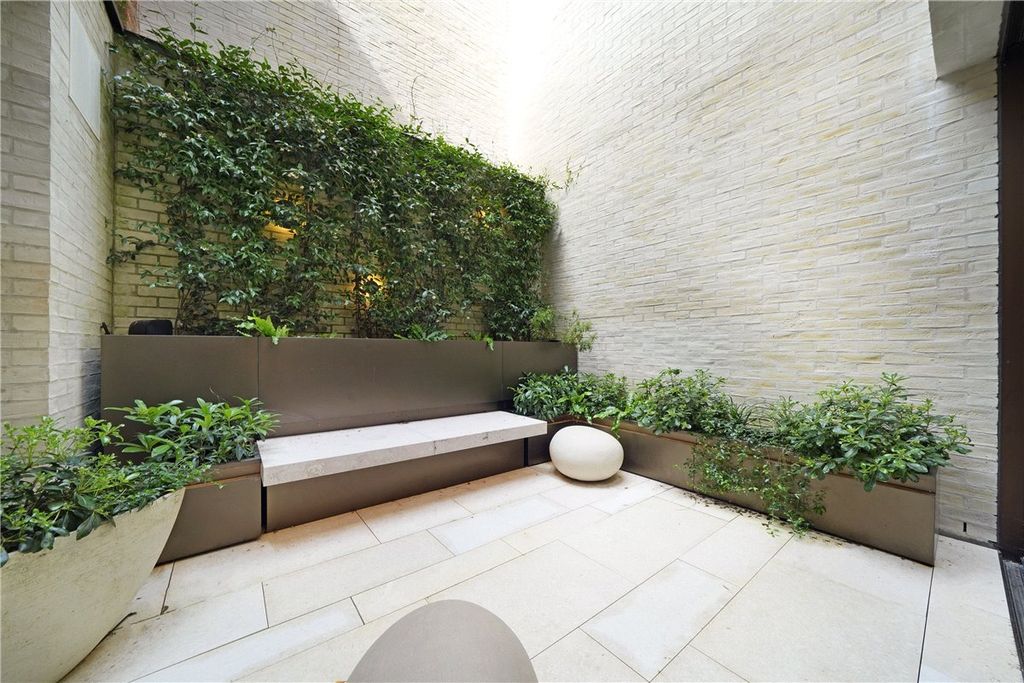 Property photo 2 of 20 Picture No. 18