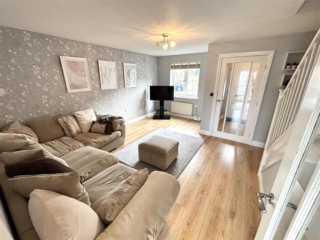 Property photo 2 of 12 Living Room