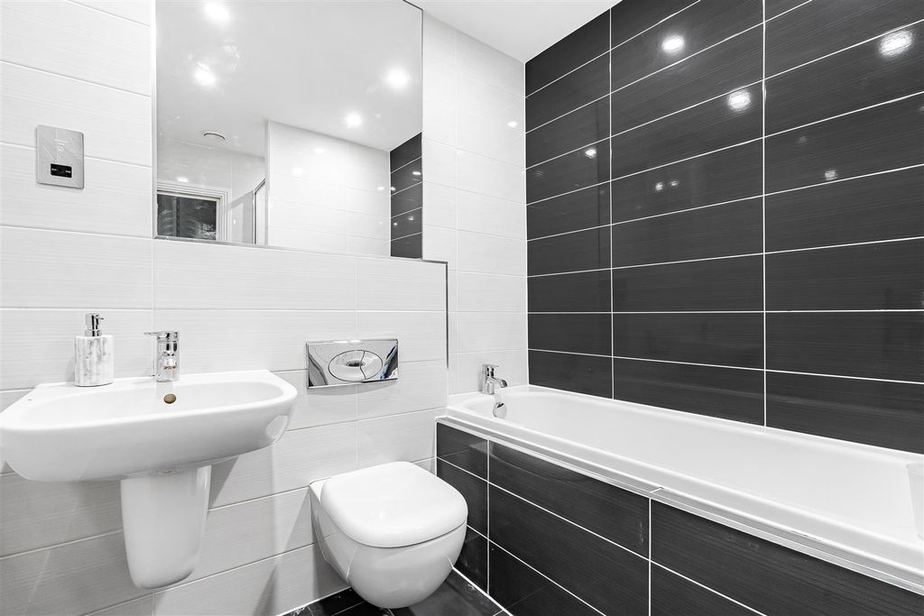 Additional image 11 of 2 bed flat for saleShoppenhangers Road, Maidenhead SL6