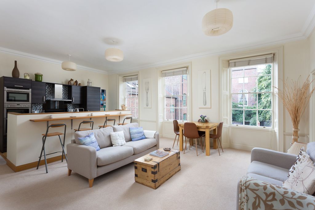 Property photo 2 of 14 Kitchen/Living