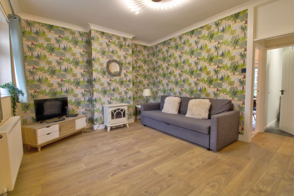 Property photo 2 of 9 Lounge