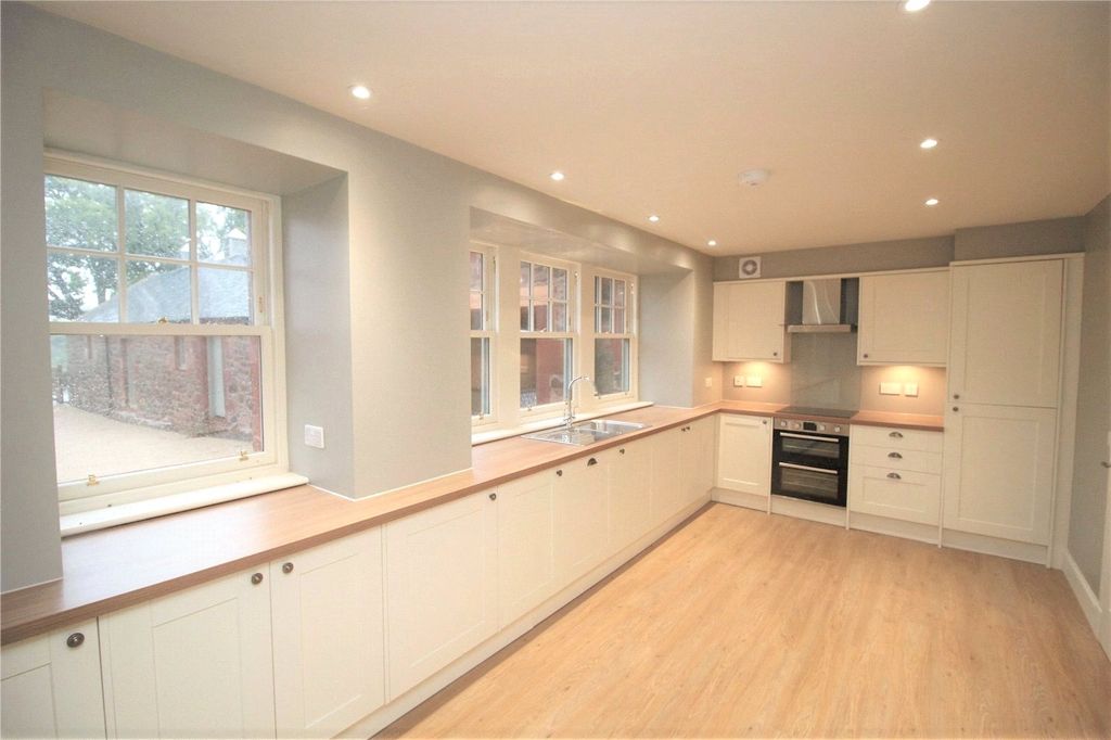 Property photo 2 of 22 Picture No. 09