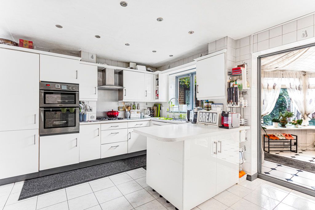 Property photo 3 of 16 Kitchen