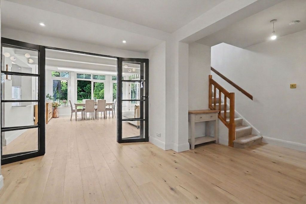 Property photo 3 of 34