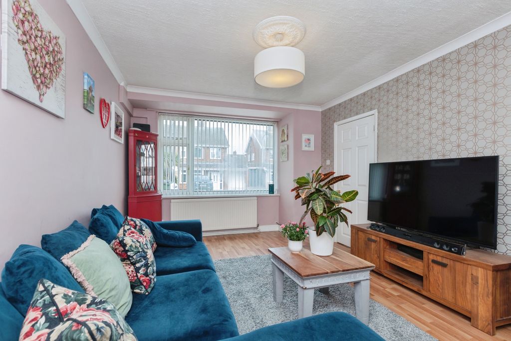 Property photo 3 of 15 Lounge