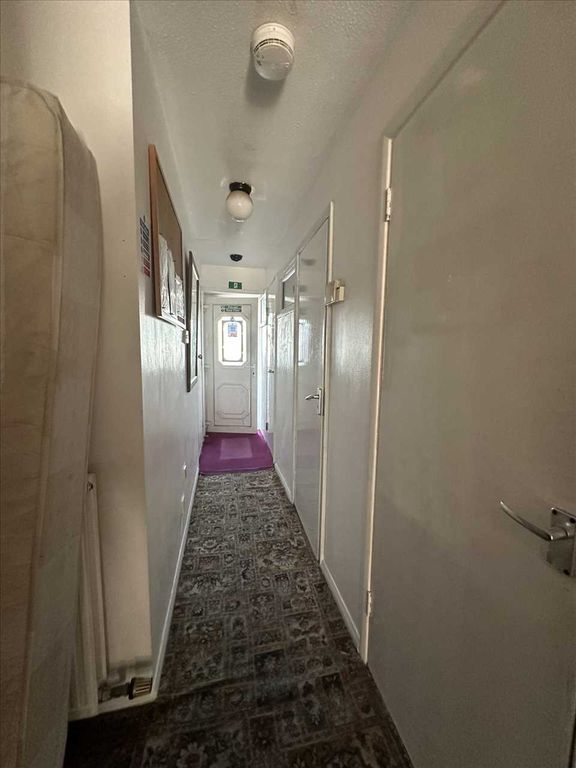 Property photo 3 of 12 Hall