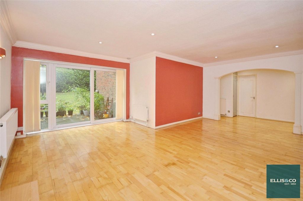 Property photo 1 of 16 Picture No. 18