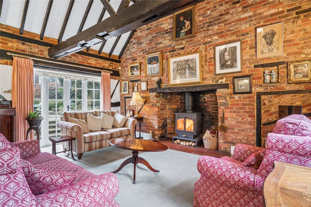 Property photo 3 of 32 Living Room