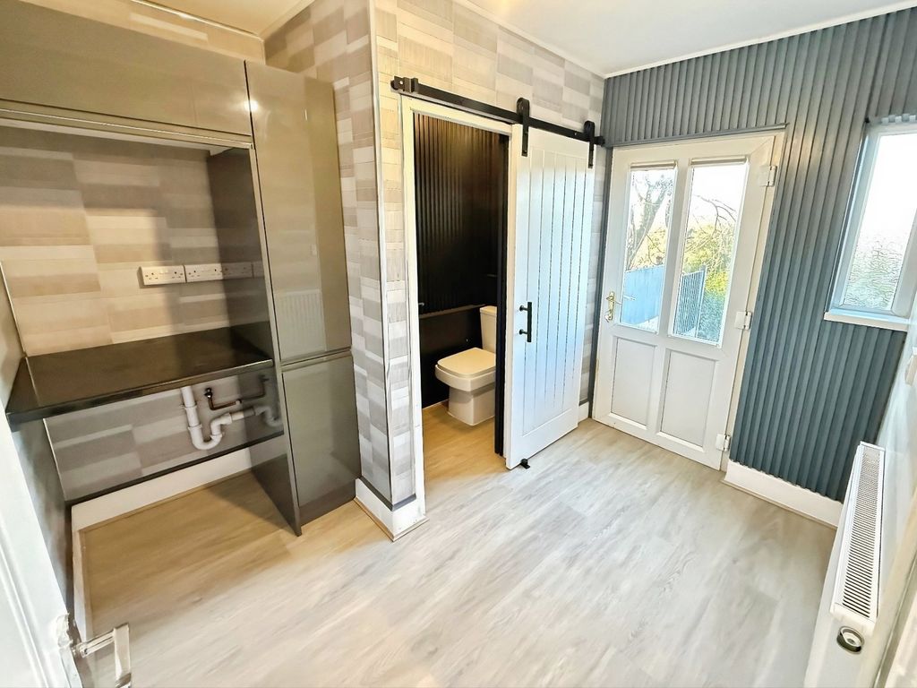 Property photo 3 of 15 Utility Room