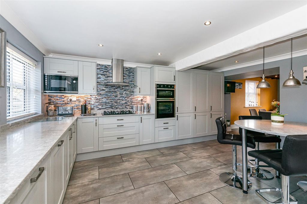 Property photo 3 of 60 New Road3.Jpg