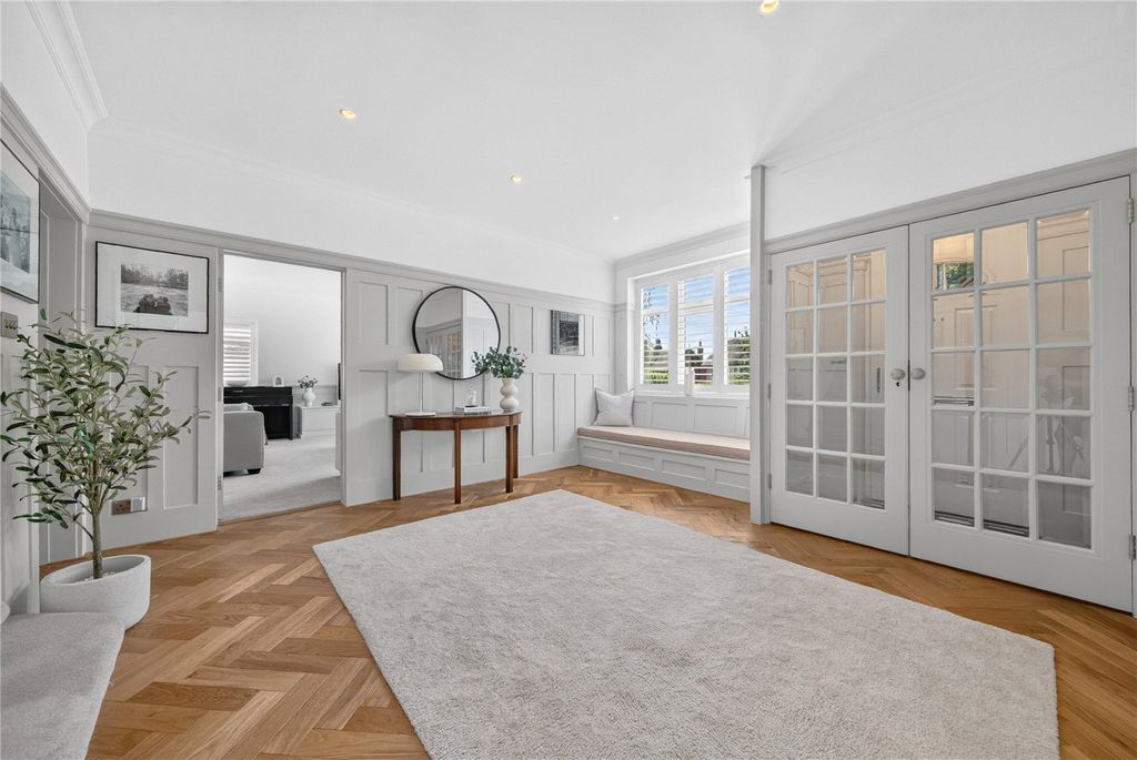 Property photo 2 of 26 Entrance Hall