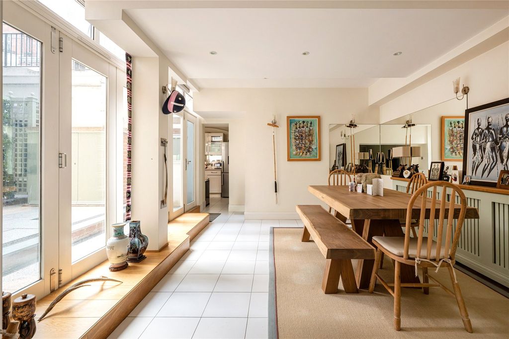 Property photo 3 of 14 Dining Area