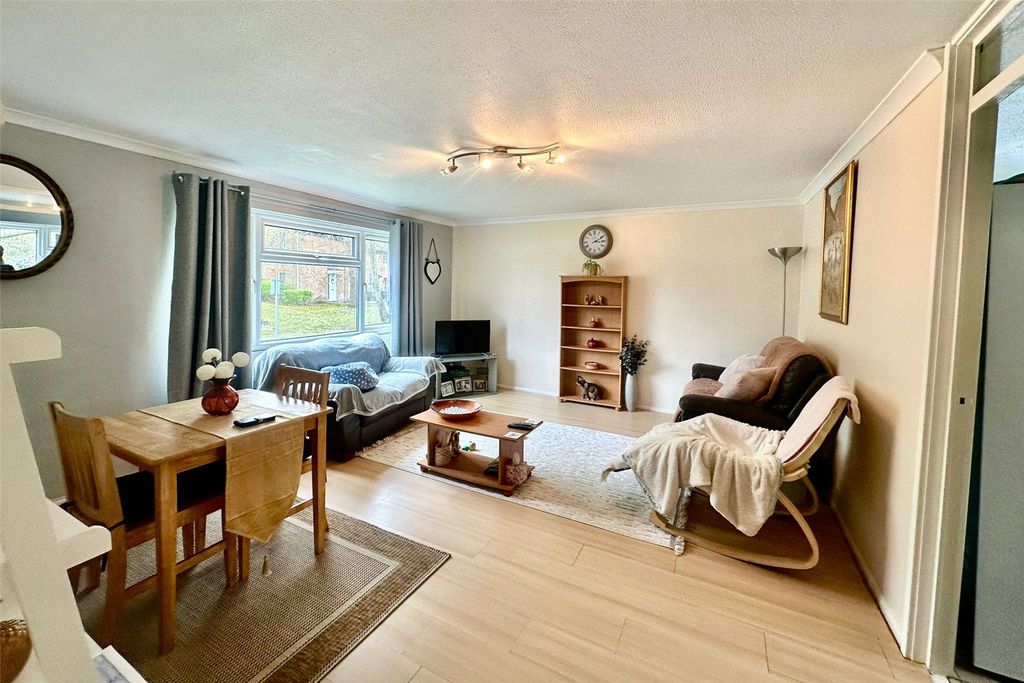 Property photo 2 of 9 Picture No. 12