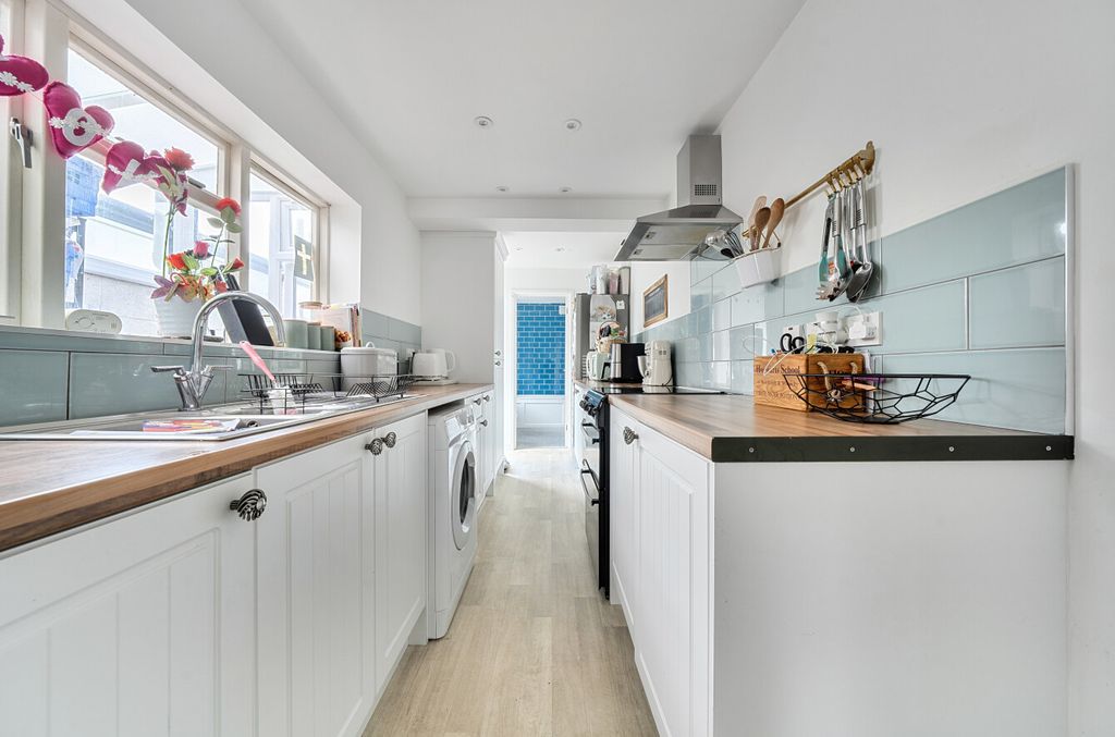 Property photo 2 of 21 Kitchen