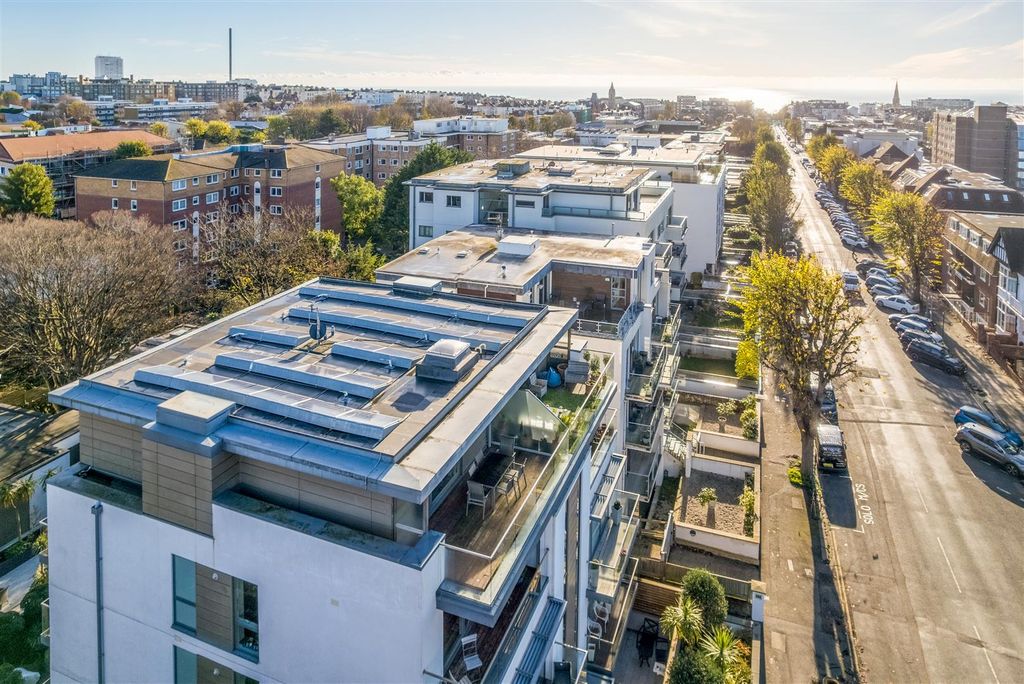 Additional image 39 of 3 bed flat to rentPalmeira Avenue, Hove BN3