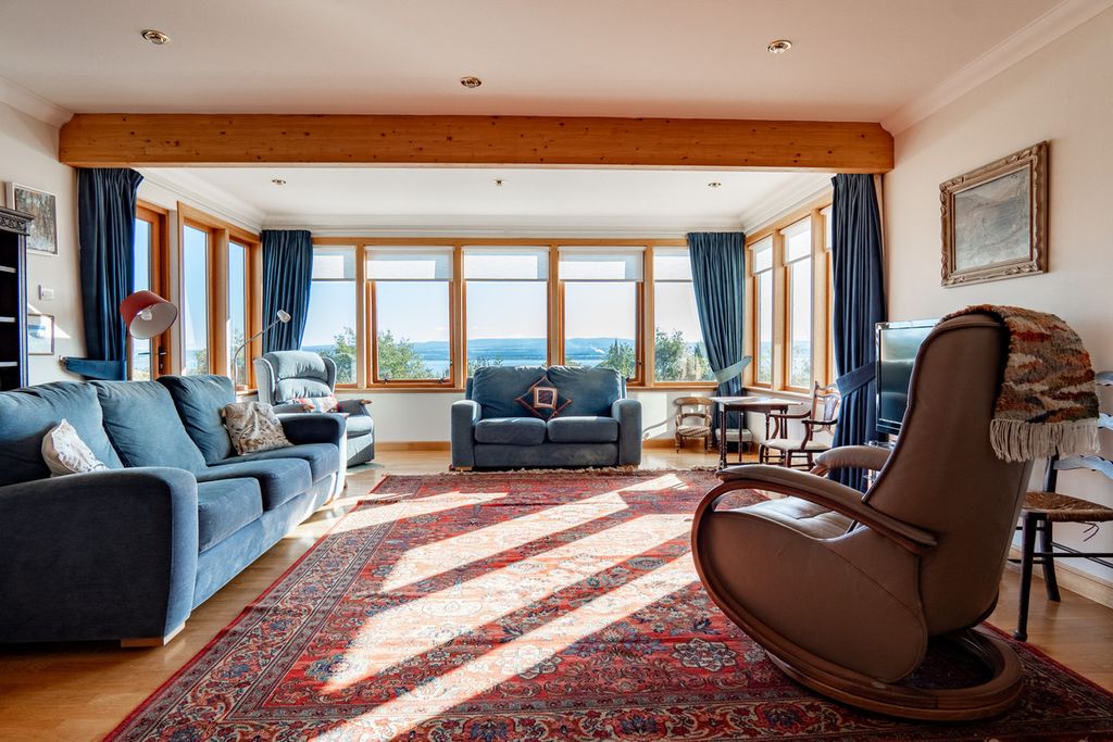 Property photo 3 of 47