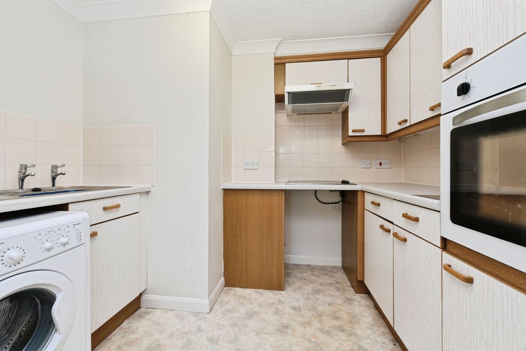 Property photo 3 of 13 Kitchen