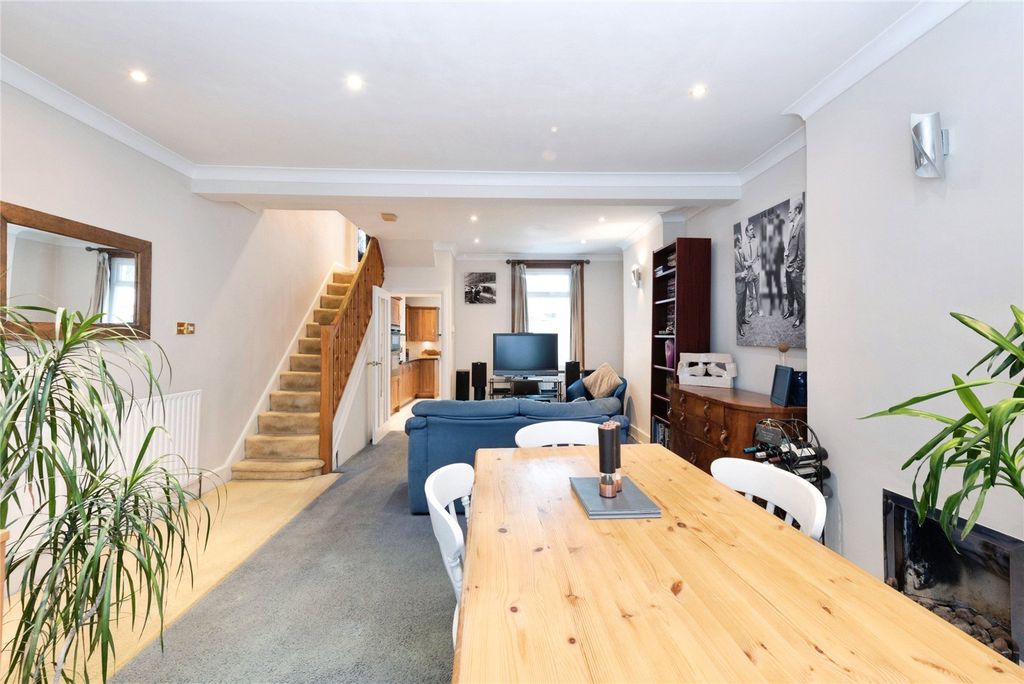 Property photo 3 of 20 Reception