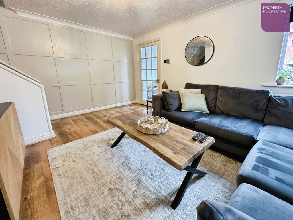 Property photo 3 of 11 Lounge