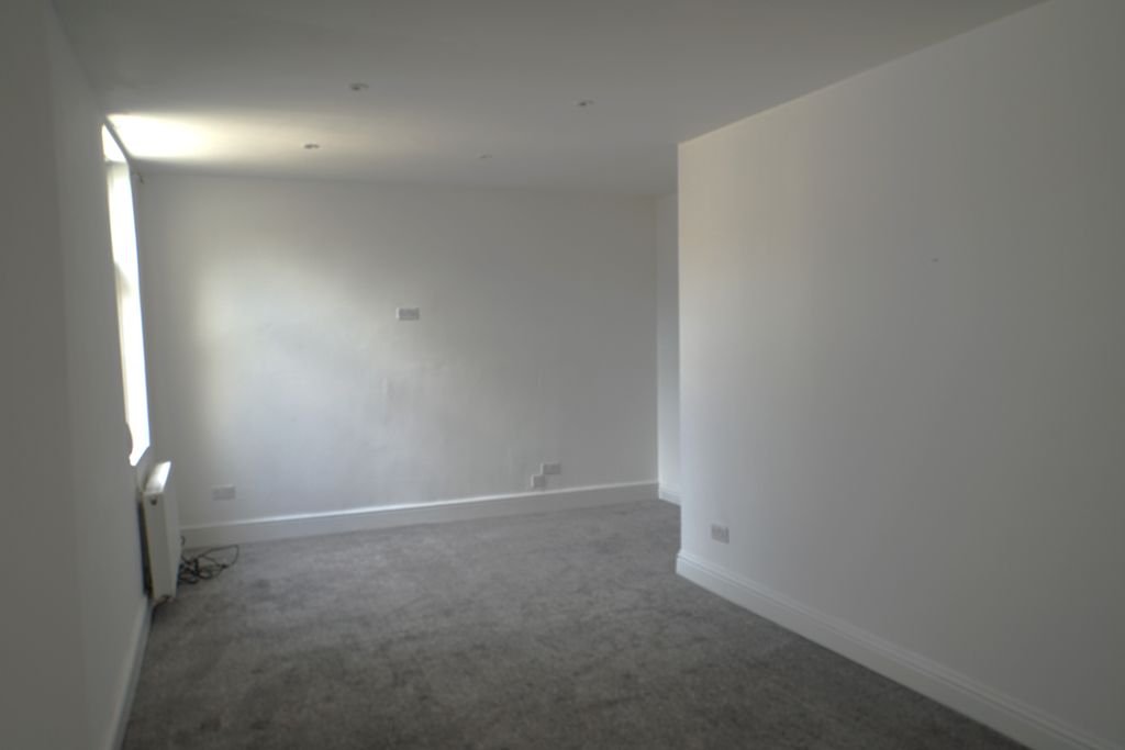 Property photo 3 of 8 Lounge