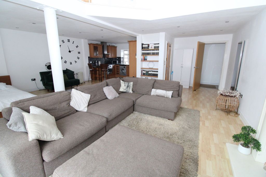 Property photo 3 of 13