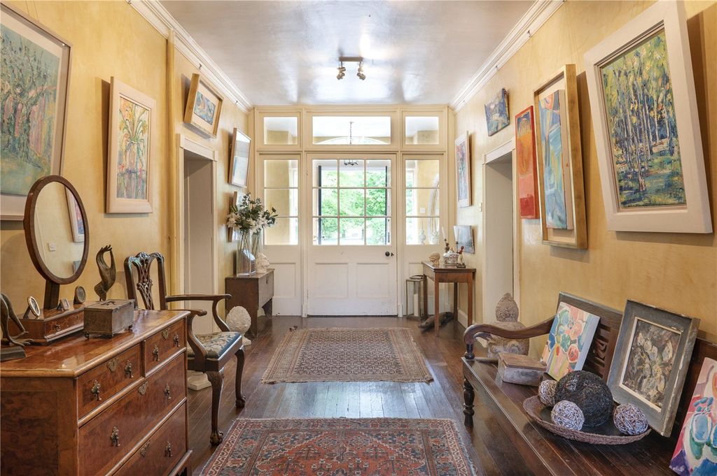 Property photo 2 of 47 Entrance Hall