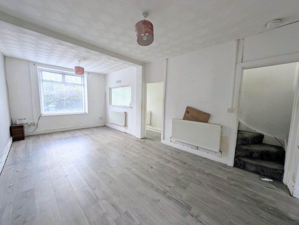 Property photo 3 of 19 Living Room