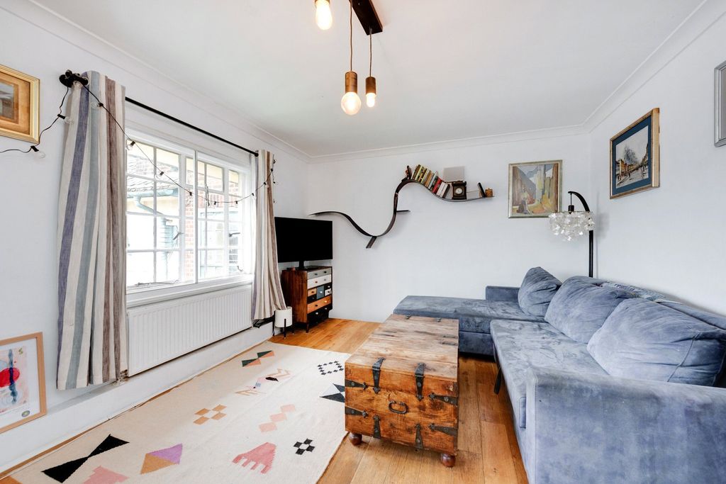 Property photo 2 of 8 Picture No. 10