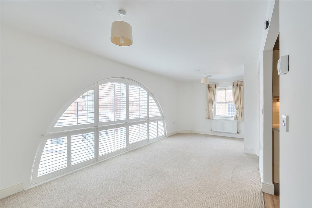 Property photo 2 of 16 Sitting/Dining Room