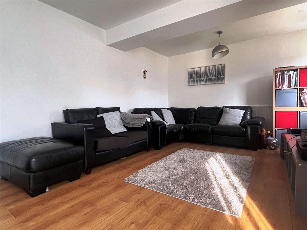 Property photo 3 of 15 Living2.Jpg