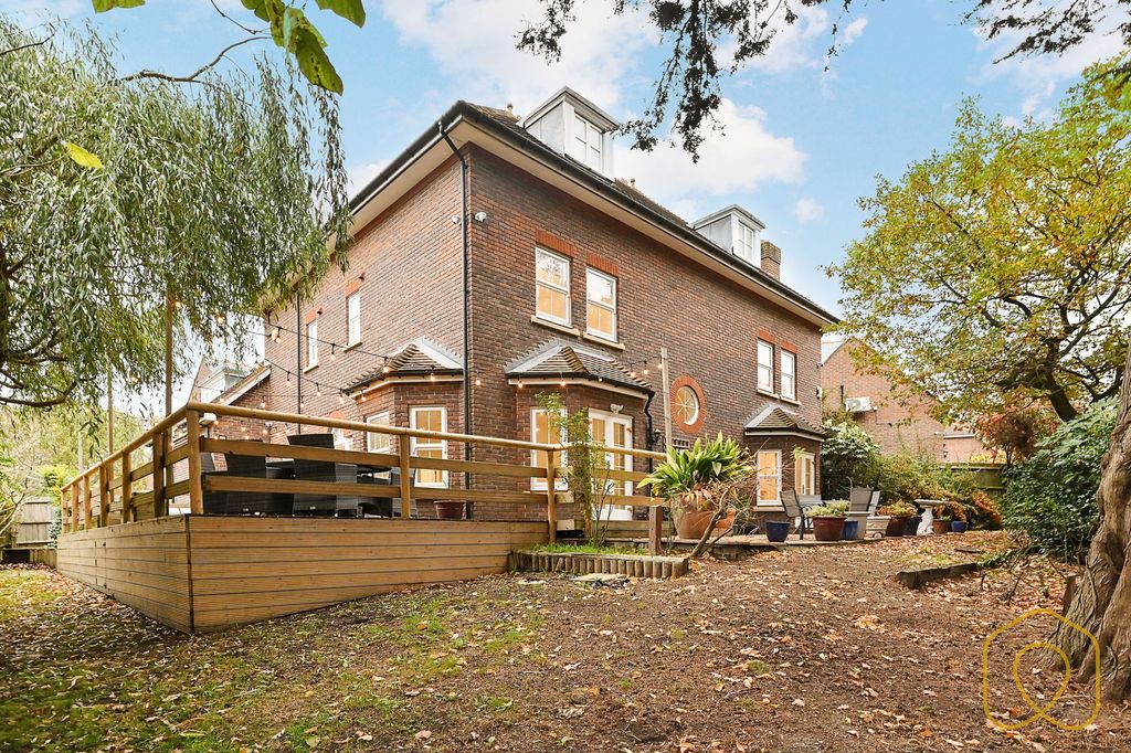 Property photo 2 of 21