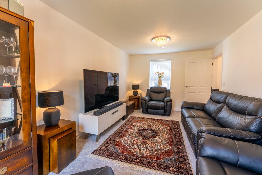 Property photo 3 of 19 Gallery