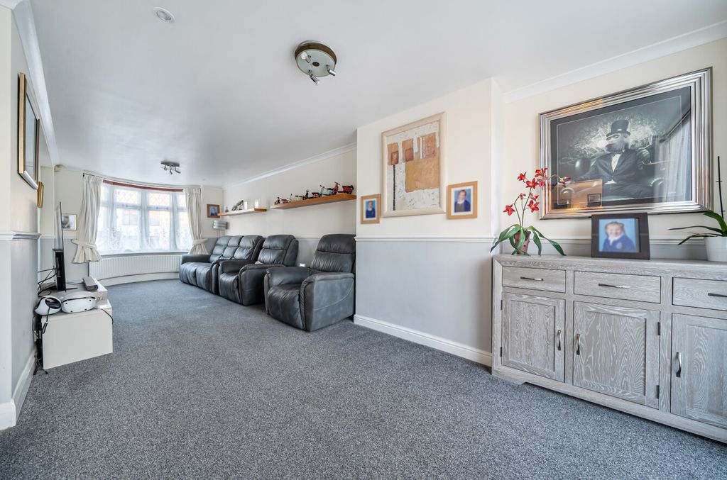 Property photo 3 of 14 Lounge2