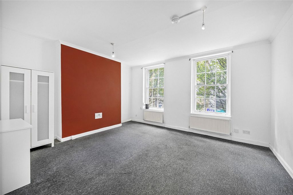 Property photo 2 of 9 Picture No. 22