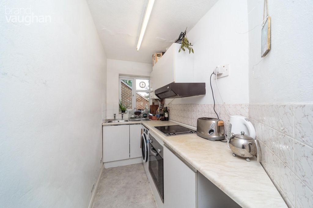 Property photo 3 of 5 Kitchen