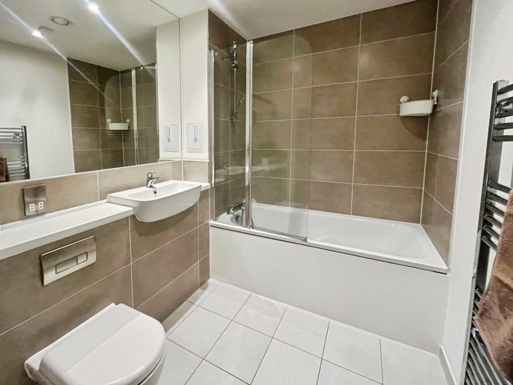 Property photo 3 of 10 Pbox-Bathroom-338432.Jpeg