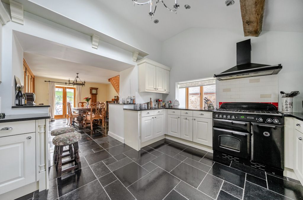 Property photo 3 of 30 -69A862Df51518-l-1416720-14-69A71c3d5d2c4