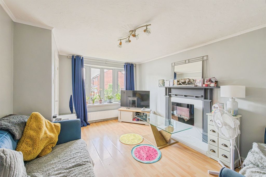 Property photo 3 of 12