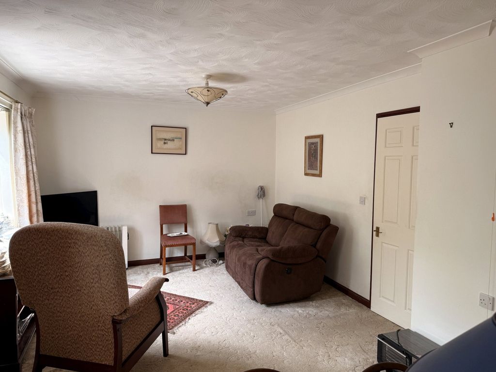 Property photo 3 of 17 Living Room
